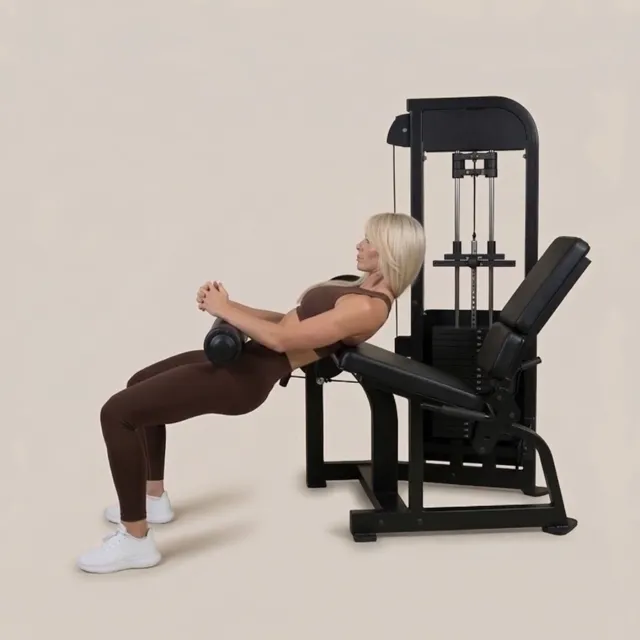 leg press makinesinde hip thrust — starting position